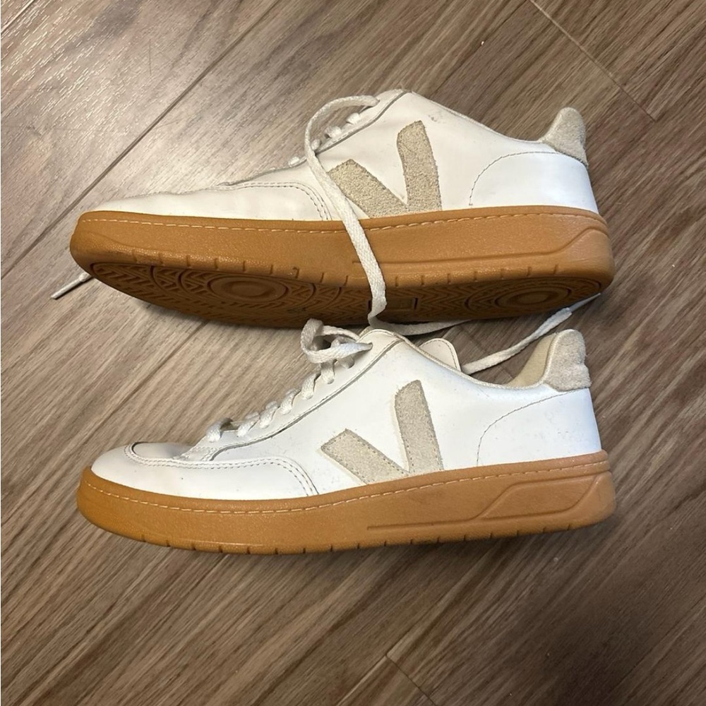 Veja White Leather Sneakers with Gum Sole and Beige Suede V